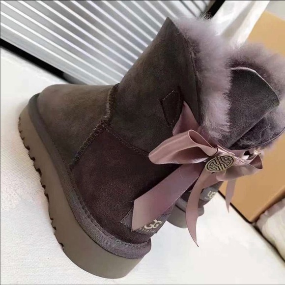 Ugg boot - Picture 2 of 3